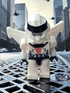 Hasbro Kre-O Transformers Autobot Trooper Kreon Figure "Quest For Energon" Line